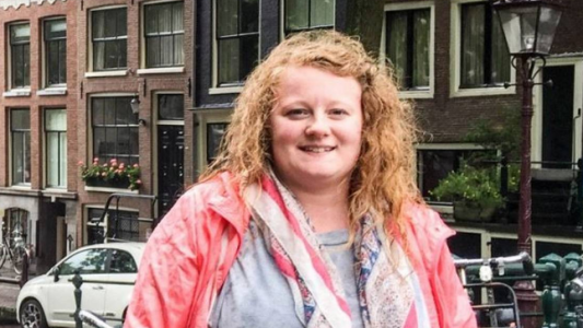 La historia de la joven que bajó 40 kilos con "el método del hula hula"