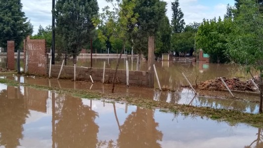 VIDEO: temporal en Villa Dolores, el agua arrasó con viviendas y comercios