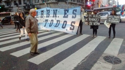 Buenos Aires: trabajadores del emblemático Hotel Bauen resisten desalojo