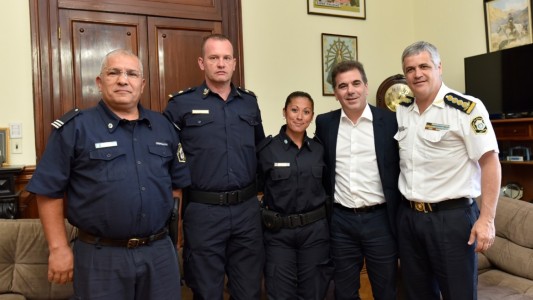 Buenos Aires: ascienden a sargento a la policía que fue cacheteada por un hombre en San Nicolás