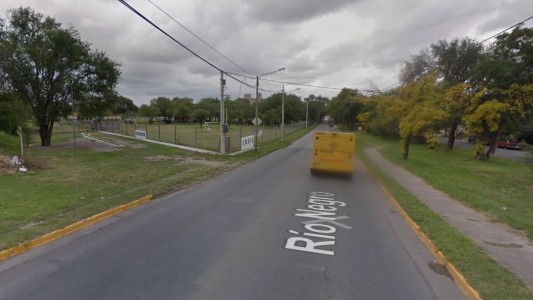 Robó, huyó en la moto, chocó con un auto y murió