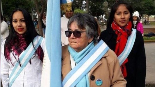 Adelma terminó la primaria a los 80 años para ayudar con las tareas a sus nietos