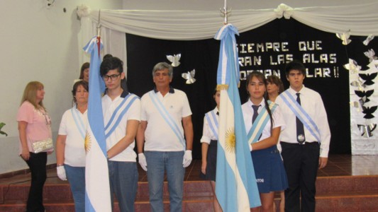 La familia de los abanderados: hijo, papá y mamá, los mejores promedios