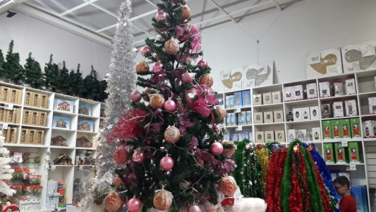 Navidad: armar el arbolito cuesta un 20% más caro que el año pasado