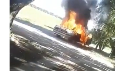 Buenos Aires: Apuñaló a su expareja e incendió el auto con ella adentro, también él murió quemado