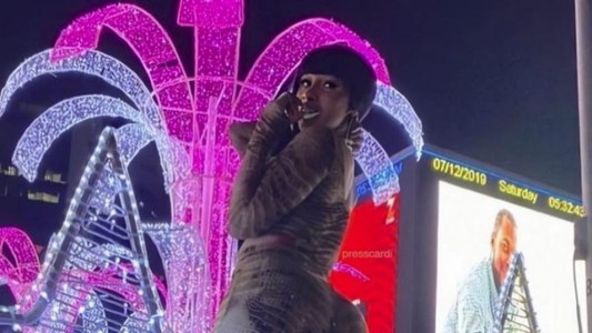 Video: la fiesta loca de Cardi B en un club de striptease de Nigeria