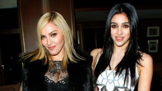 El video prohibido de la hija de Madonna que participó de una orgía pública