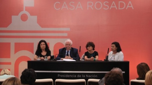 Ginés González García restituyó el protocolo de aborto no punible derogado por Macri