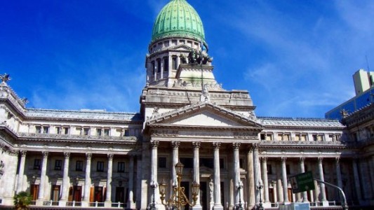 El oficialismo logró dictamen y mañana buscará darle media sanción al proyecto de emergencia