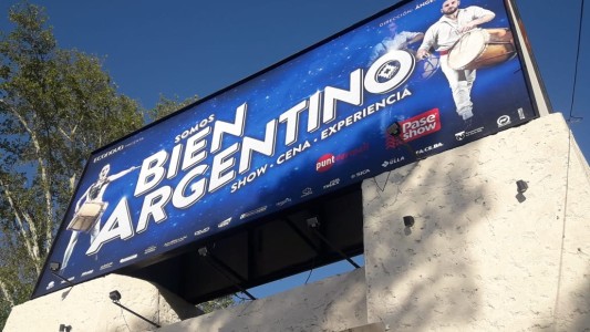 Estafaron al elenco de Bien Argentino y ahora duermen en el teatro
