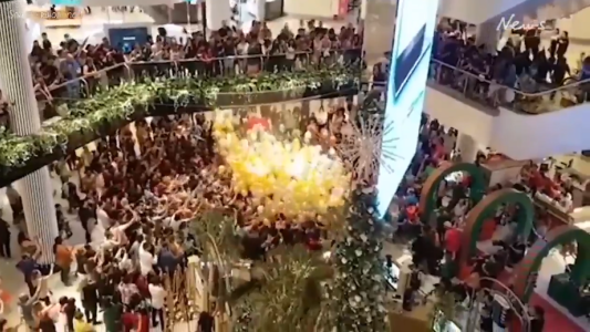 VIDEO: estampida por conseguir descuentos en un shopping deja varios heridos