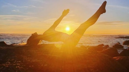 Nicole Neumann desafía la censura de Instagram tomando sol desnuda