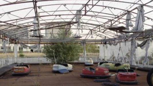 Levantaron un árbol de Navidad cerca de Chernóbil por primera vez desde la tragedia nuclear