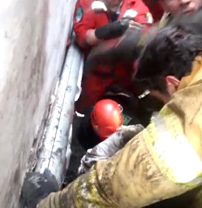 Vuelco ruta 2: Así rescataban a los pasajeros atrapados