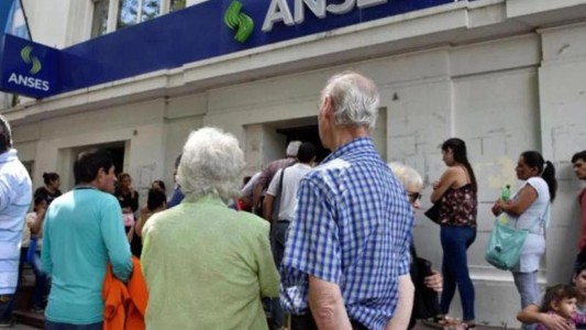 Para financiarse, el Gobierno toma más de $76.000 millones de la ANSES
