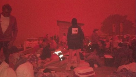 Australia: murieron 4 personas en el primer día del año por los incendios forestales