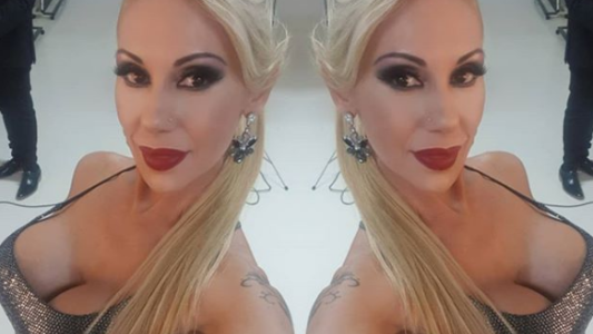 El 2020 ATR de Mónica Farro: video en tanga y topless para festejar