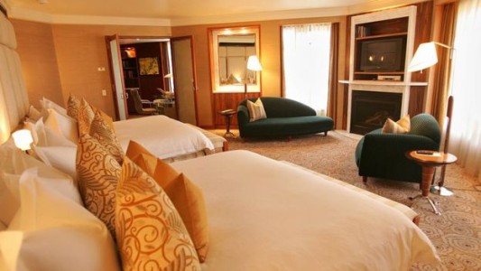 Huéspedes que se alojan en hoteles 5 estrellas se llevan hasta los cuadros, según encuesta