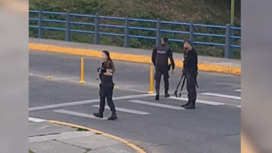 VIDEO: policías dispararon balas de goma por la espalda a un grupo de jóvenes