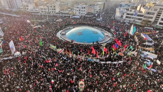 "Muerte a Estados Unidos": funeral de Soleimani en Irán