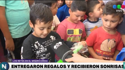 Los reyes magos pasaron por el Hospital Misericordia para entregar juguetes