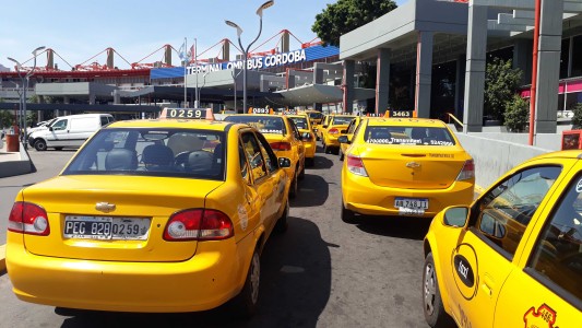 Este viernes aumentó la tarifa de taxis y remises