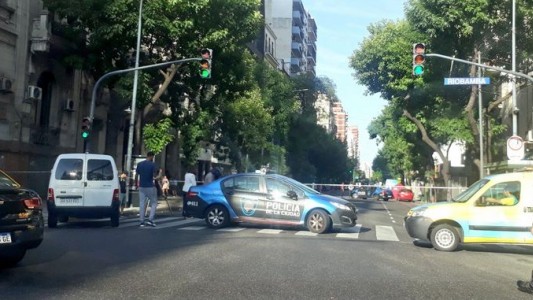 Chocó contra dos autos, mató a un peatón y huyó del lugar en taxi
