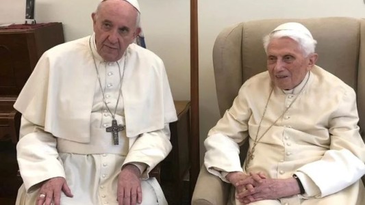 Benedicto XVI cruza a Francisco: se opone a la ordenación de hombres casados