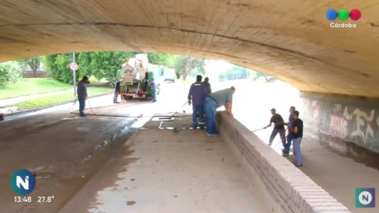 Limpian costanera a la altura del Puente Antártida