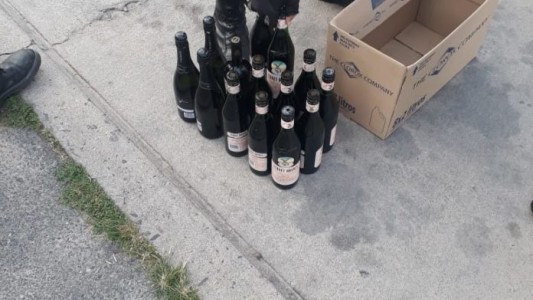 Detenida por robar 14 botellas de alcohol escondidas entre su ropa