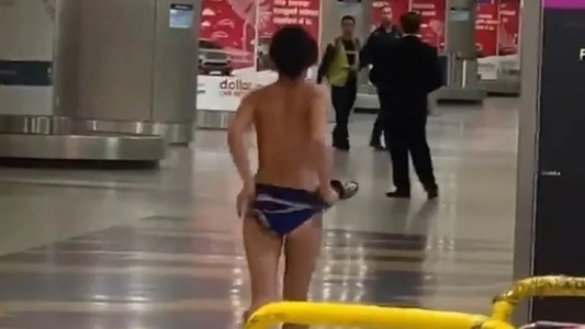 VIDEO: una mujer se paseó desnuda por el aeropuerto de Miami