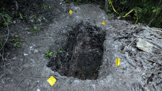 En un operativo contra una secta religiosa hallaron una fosa con cadáveres de nenes