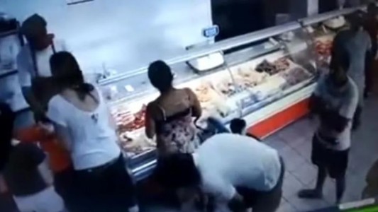 VIDEO: reapareció el acosador que filma por abajo de las polleras en Mendoza
