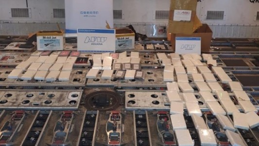 Ya son ocho los detenidos tras el hallazgo de 83 kilos de cocaína en un avión en Ezeiza