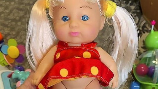 Ponen a la venta una de las primeras muñecas trans y hay polémica