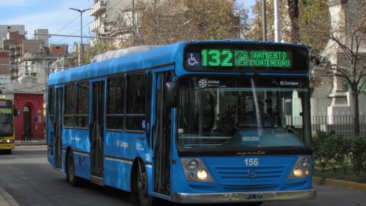 Un chofer de colectivo abusó sexualmente de una chica de 19 años en pleno recorrido