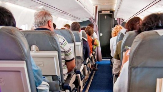 Investigan a un hombre que se masturbó en un vuelo a Neuquén
