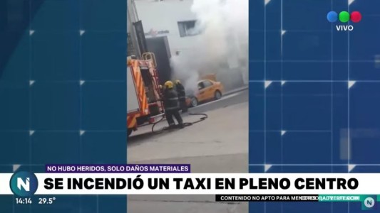 VIDEO: un taxi se prendió fuego en pleno centro