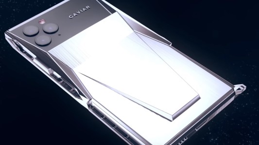 Más potente que nunca: el iPhone 11 de titanio inspirado en la Cybertruck de Tesla