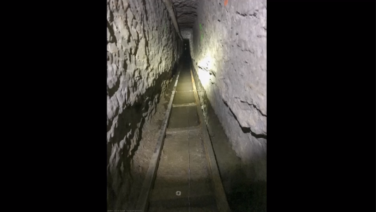 Descubren el narcotúnel más largo de la historia