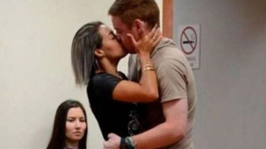 En pleno juicio, una mujer pidió permiso para besar a su ex, que intentó matarla de 5 tiros