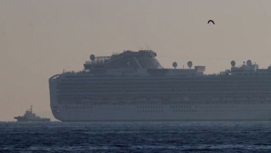Crucero varado en Japón: se registraron al menos 10 casos de coronavirus