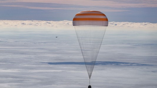 VIDEO: así volvió a la Tierra la astronauta que batió un récord en el espacio
