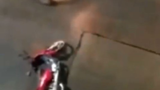 VIDEO: atropelló a un motociclista en Nueva Córdoba y se fugó