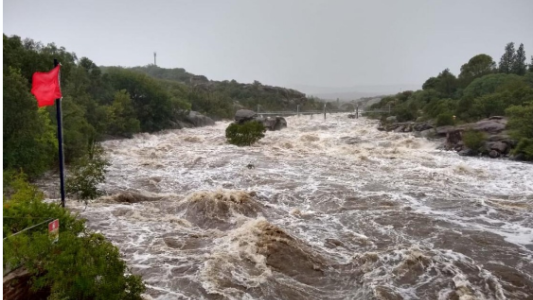 FOTOS Y VIDEOS: se desbordó el río Mina Clavero, hay zonas inundadas y autoevacuados