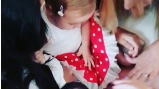 "Lactancia en tandem": tierna foto de Ludmila Romero, la novia de Rodrigo de la Serna