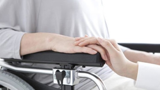 ¿Salud o prostitución? Francia impulsa la legalización del oficio de asistente sexual a personas con discapacidad