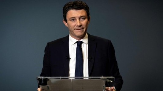 Escándalo en Francia: bajaron a un candidato de Macrón por la filtración de un video sexual