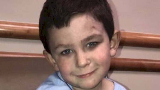 Un héroe de 5 años: salvó a su hermana de 2 y a su perro del incendio de su casa