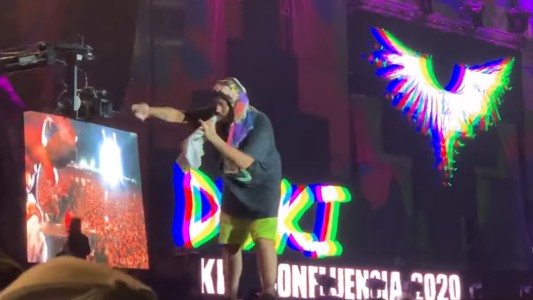 Duki abandonó el escenario cuando le tiraron una piedra: "yo me bajo acá, guacho"